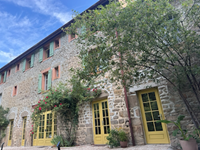 Le rez de jardin et les accès aux salles