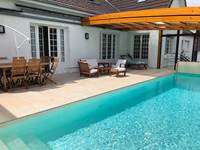 Grande Terrasse et piscine privative couverte et chauffée