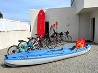 6 vélos, 1 kayak, 1 stand-up-paddle à disposition