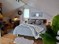 Suite spacieuse avec accès direct à la terrasse panoramique du Lodge à Plouarzel pour un séjour romantique en couple