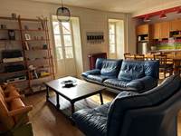 Gite-Etrigny-lacourquinousrelie salon et cuisine _mainroom and kitchen table