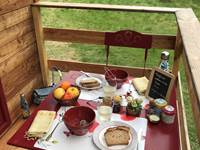 Le petit déjeuner maison sur la terrasse