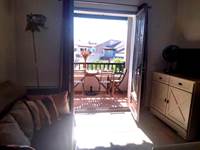 vue sur la terrasse ensoleillée