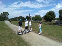 Equipe sur le port de Hédé , canal d'Ille et Rance . 082019