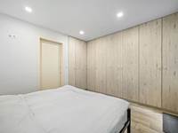 Slaapkamer met kastenwand