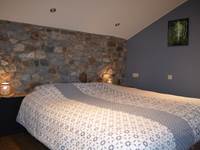 Chambre de pierre - 1 lit 2 personnes + 1 lit 1 personne ou 3 lits d'une personne.