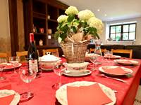 Rez - coin a` manger - table garnie
