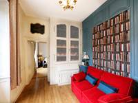 Entrée et bibliothèque du studio