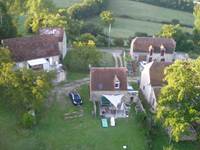vue aérienne du gite dans le corps de ferme