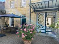 La terrasse et l'entrée