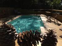 Piscine commune aux deux cabanes