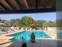 Les Mazets du Rouret - Moment de détente à la piscine