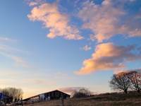 ciel sur le bâtiment agricole