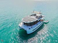lodge-flottant-bateau-au-mouillage-trois-ilets-martinique-anse-mitan
