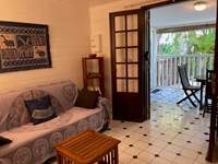 SALON DONNANT SUR LA TERRASSE