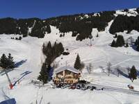 Les deux pistes desservant le chalet