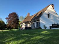 La Charmille ,une maison tournée vers le jardin, où chaque journée commence au vert.