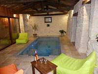 piscine intérieure détente