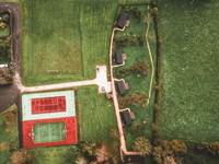 Terrains de tennis, foot, basket, ... juste à côté