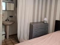 chambre 2 avec cabinet de toilette