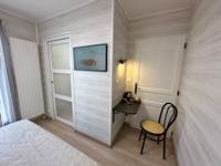 chambre-gabriel-coin-bureau-chaise-mobilier-sur-mesure-mas-des-anges-soussans-margaux