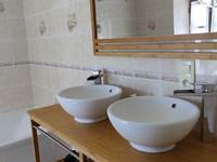 Domaine les garrigues Salle de bain dans le Pigeonnier (4)