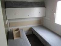 Chambre 2 des mobils homes Namasté et Nymphe 2 lits simples et 1 lit 140x 80