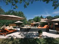 vue pool house