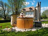 Manoir de charme avec bain nordique dans le Bugey, proche Annecy et Genève.