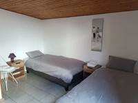 Chambre rez de chaussée composée de 2 lits de 90.