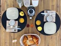 LES RIVES DU CHER. LE PETIT-DEJEUNER