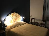 Gite-Etrigny-lacourquinousrelie-chambreC_bedroomC