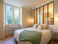 Chambre lit queen-size
