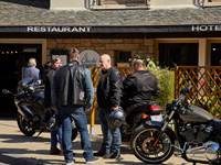Bienvenu aux motards, box fermé pour les motos la nuit