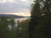 Vue sur le lac depuis le balcon