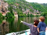 Le LOT en bateau près du moulin XV°s de La Toulzanie