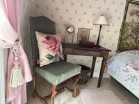 détails de la chambre "rose trémière"