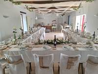 60 personnes assises