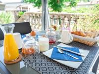 La Grande Maison Mazamet - Maison d'hotes - Petit déjeuner extérieur