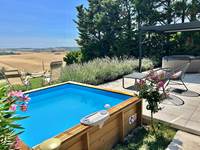 Piscine et jacuzzi sur la terrasse