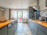 cuisine-plan-travail-bois-moderne-gite-olonzac