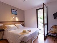 Chambre double au rez de chaussé, côté laurière