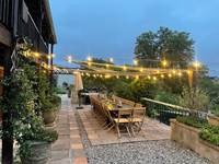 La grande terrasse le soir
