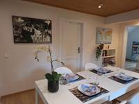 10_gite_l_ecureuil_namur_wepion_table_a_manger_autre_angle_2025.jpg