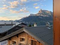 Fenetre 1 Cuisine avec vue sur la ferme au pied de l 'appartement et sur la pointe percee