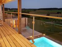 Vue depuis votre balcon sur la piscine, la  et la forêts