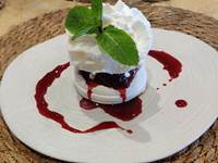 pavlova LONGO MAI RESTAURANT