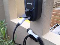 Borne recharge Voiture avec prise