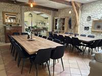 SALLE A MANGER SPACIEUSE