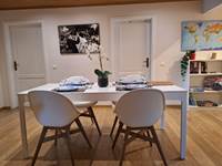 11_gite_l_ecureuil_namur_wepion_table_a_manger_vue_differente_2025.jpg